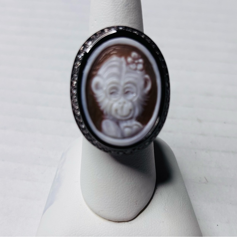 Amedeo Monkeydeo 25mm Shell Cameo Ring Size 7